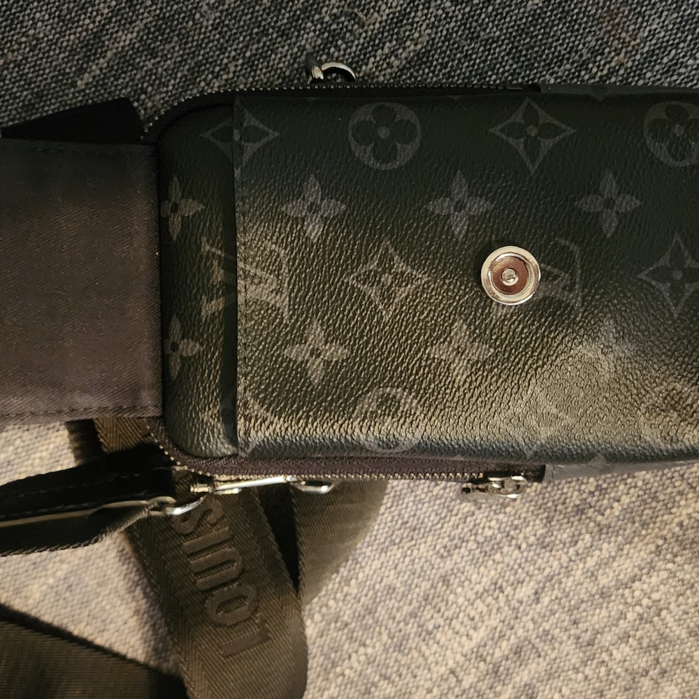 Louis Vuitton Black Monogram Men's Bag - Picture 4 of 9